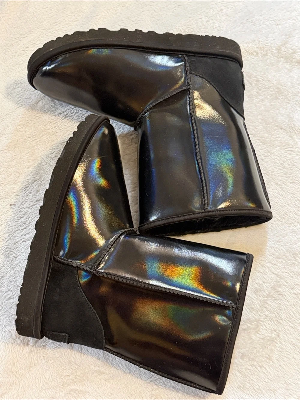 UGG shiny black